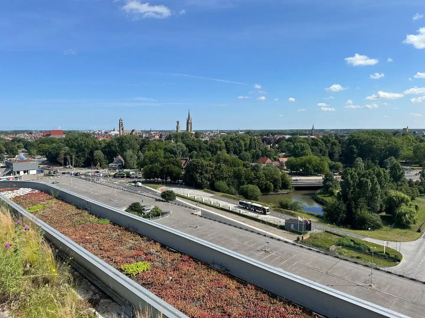 Prachtig appartement (117 m²) met 2 slpk en mooi terras, (+ autostaanplaats), Brugge foto 2