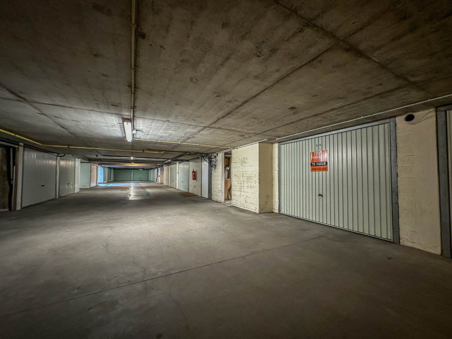 Zeer grote garagebox centrum Oostduinkerke-bad. foto 3