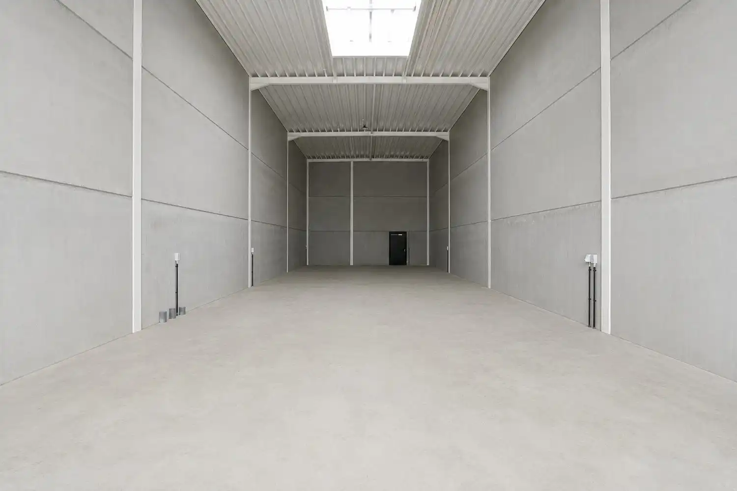 te huur Maldegem – uitstekend gelegen bedrijfsunit van 187m² voor opslagruimte of atelier. foto 3