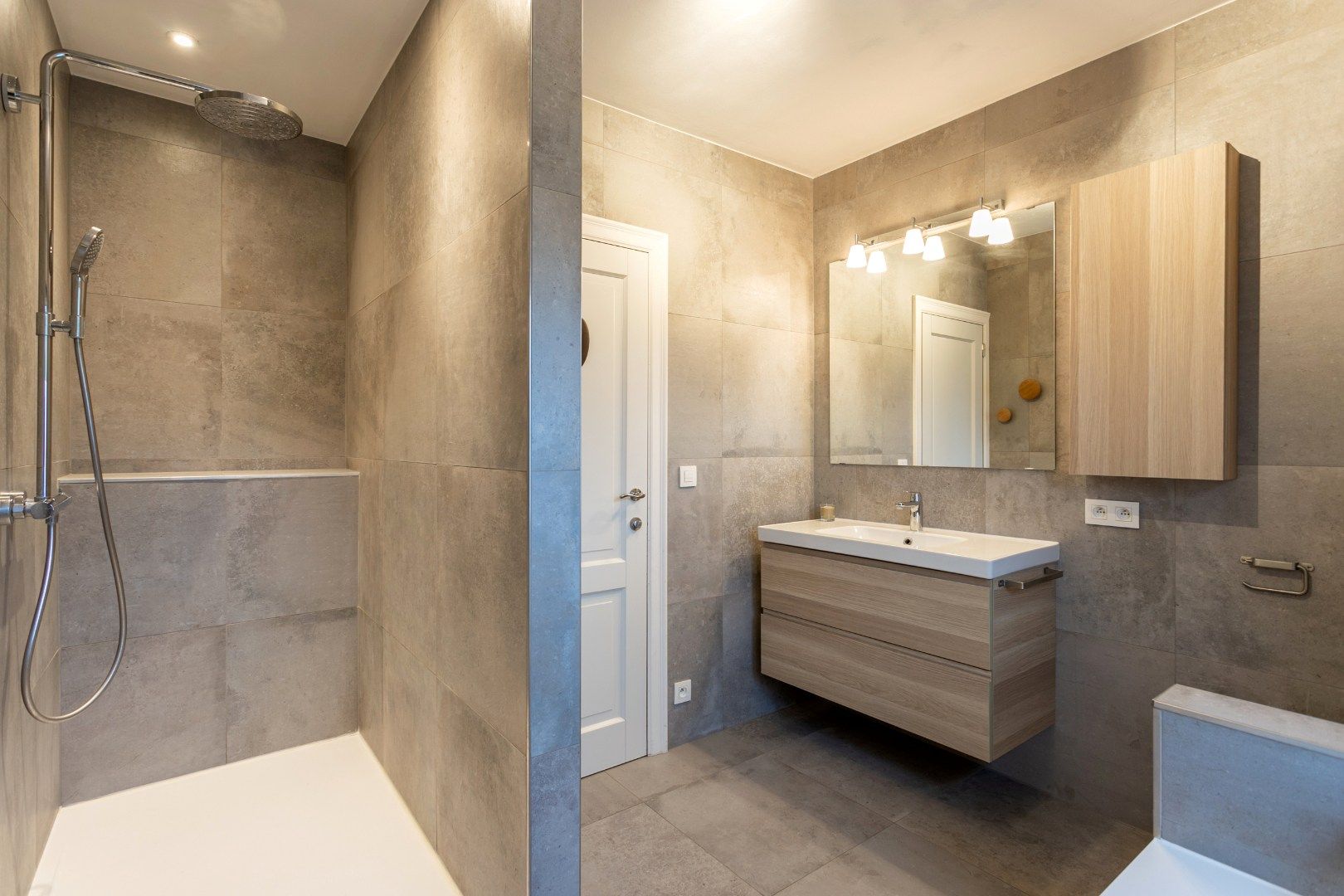 Instapklare woning met 4 slpk op perceel van 5a 45ca foto 25