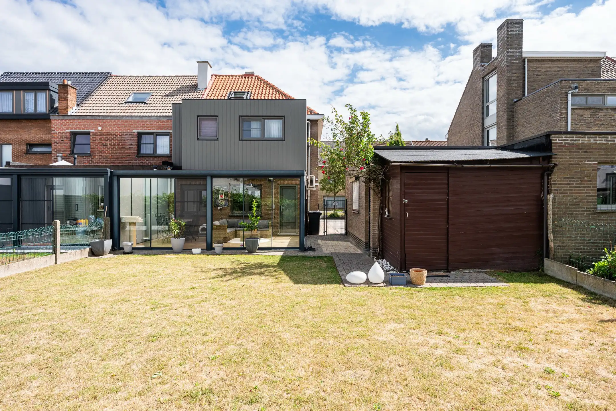 Ruime gezinswoning met 4 slaapkamers, garage en tuin.  foto 12