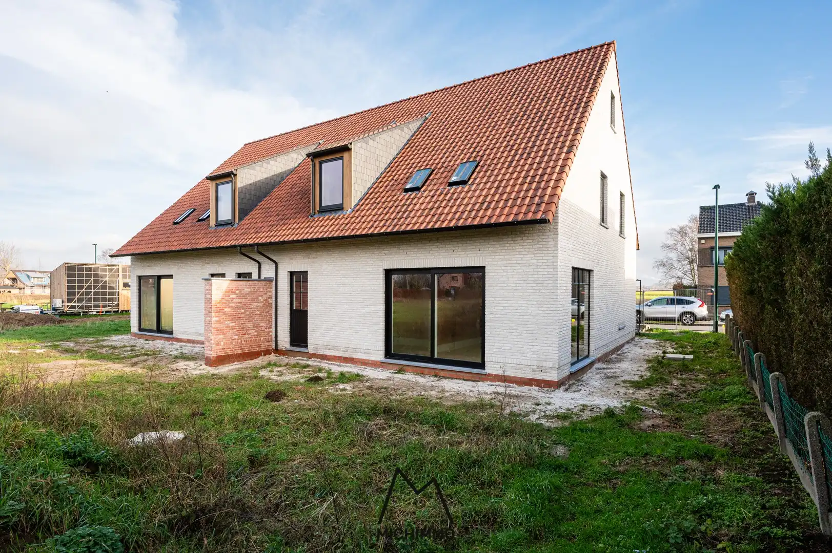 Fantastische nieuwbouwwoning met vier slaapkamers op hele leuke locatie. foto 2