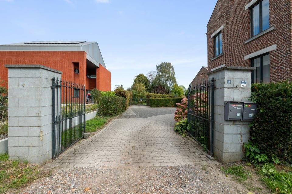 INSTAPKLAAR APPARTEMENT MET 2 SLKS, 2 AUTOSTAANPLAATSEN EN GEMEENSCHAPPELJKE TUIN OP TOPLOCATIE foto 28
