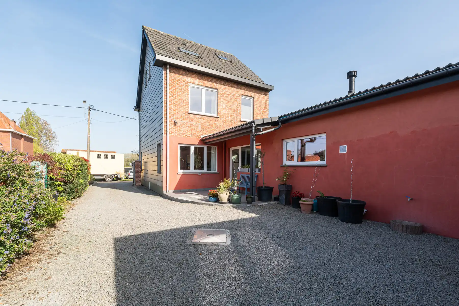 Woning met 4 slaapkamer, 2 badkamers en garage/atelier foto 12