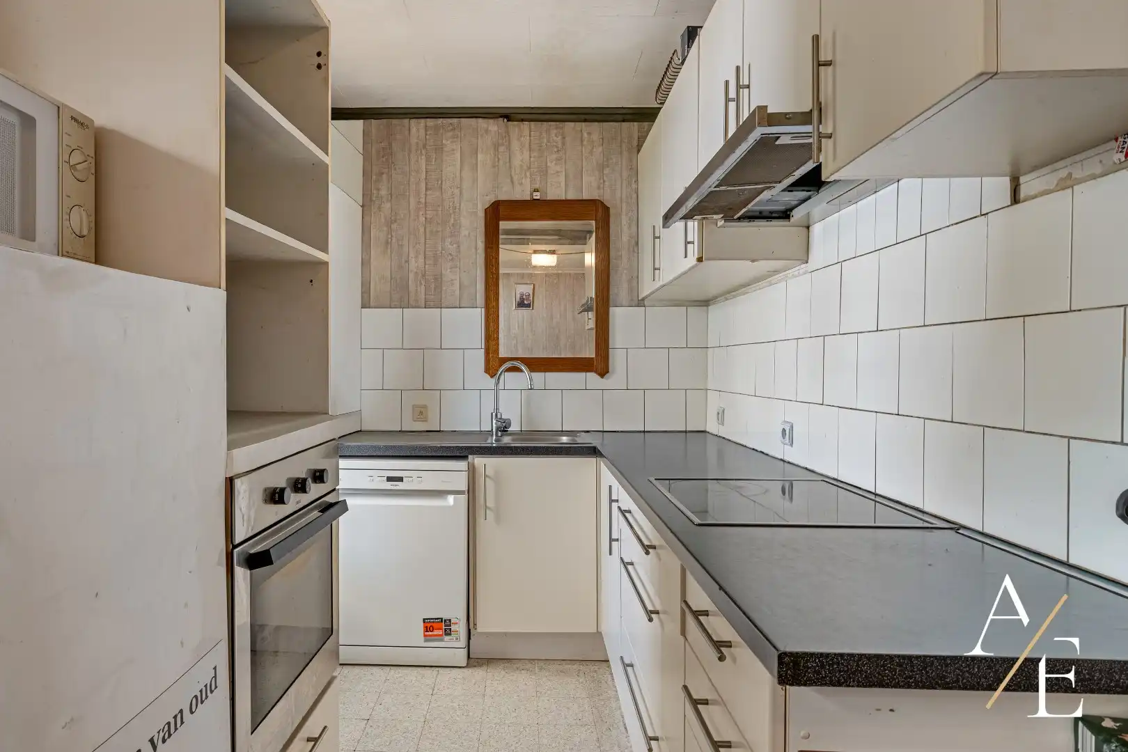 SCHELLEBELLE - Te renoveren halfopen woning met grote tuin! foto 5