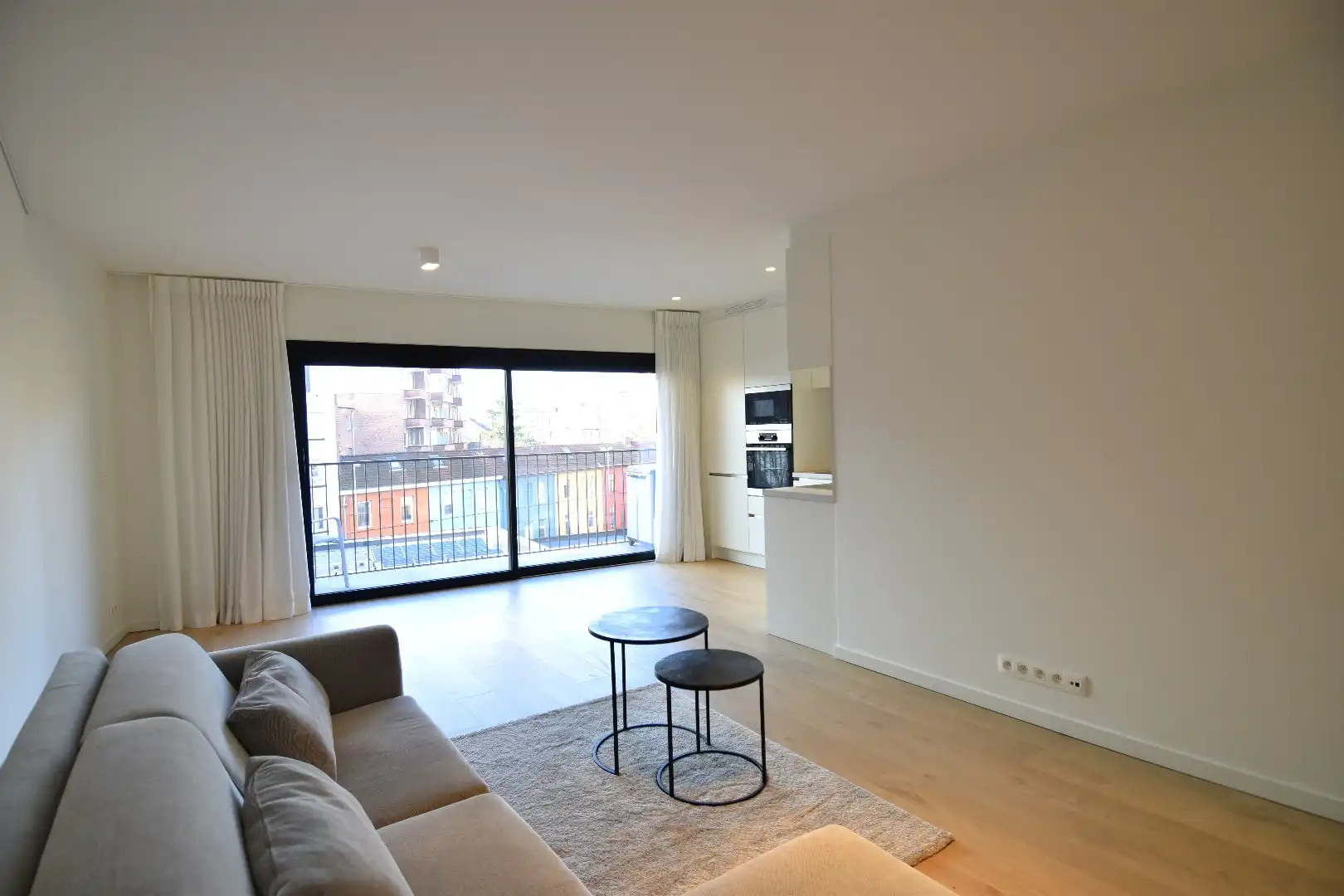 Luxe 1 slaapkamer appartement met terras in centrum Kortrijk foto 4