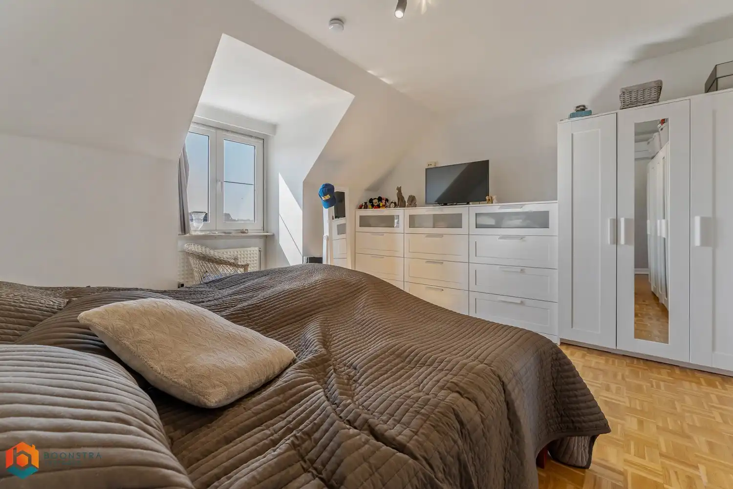 Duplex app. met 3 slpkrs en garage in het centrum foto 11