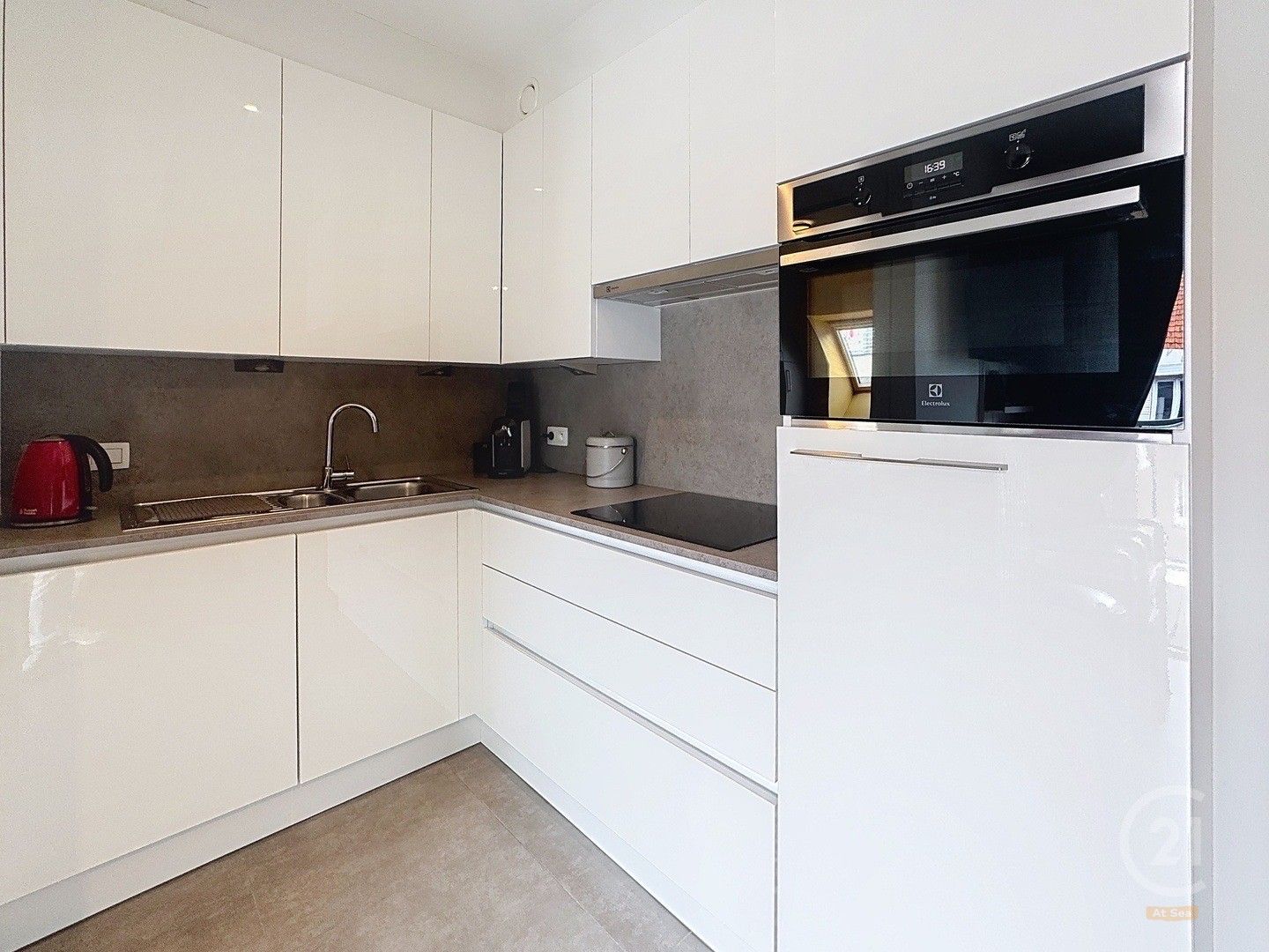 Instapklaar appartement met terras – Gelegen in het hart van Westende-Dorp foto 9