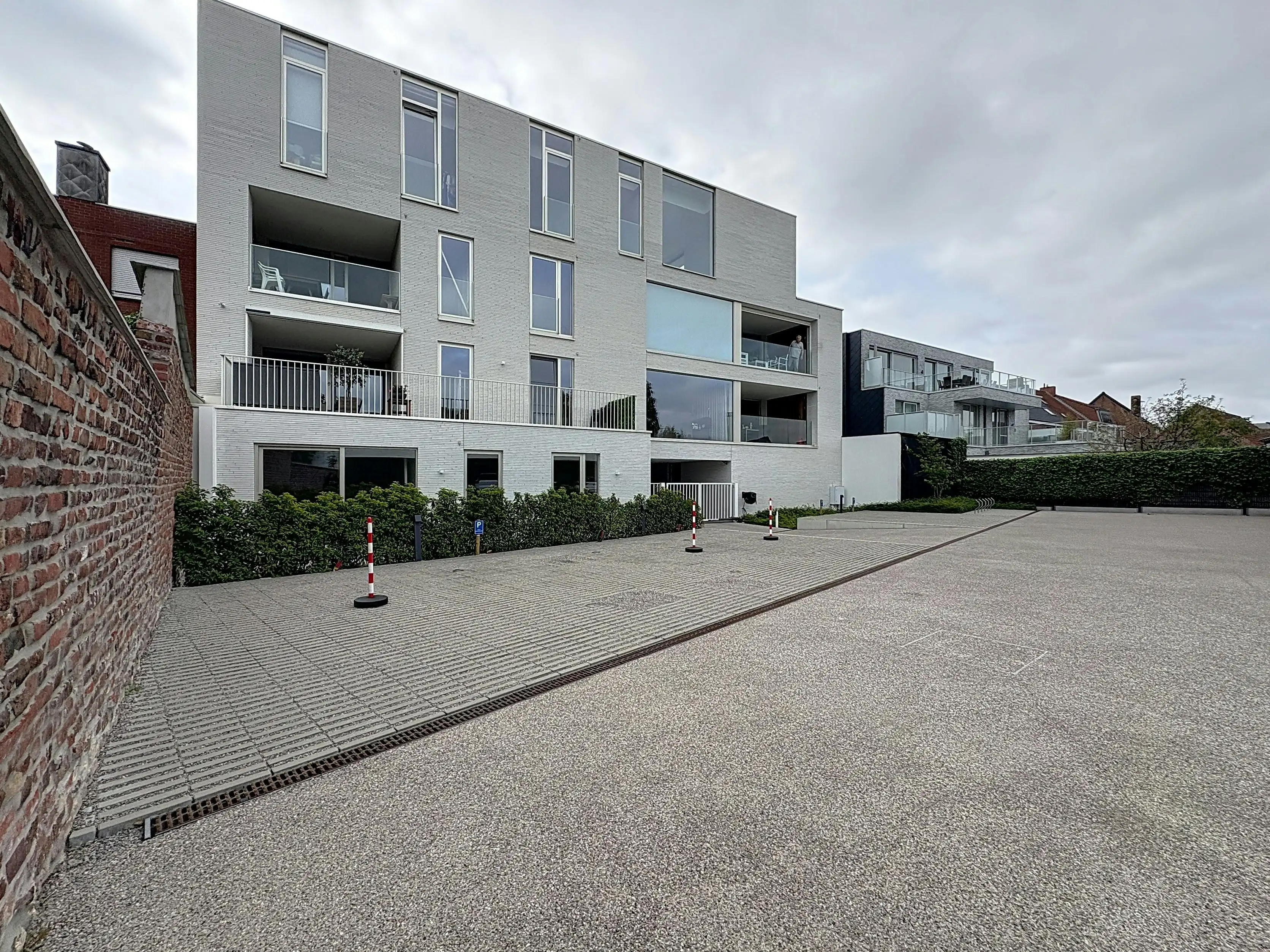 4 bovengrondse staanplaatsen te koop in centrum Waregem foto 3