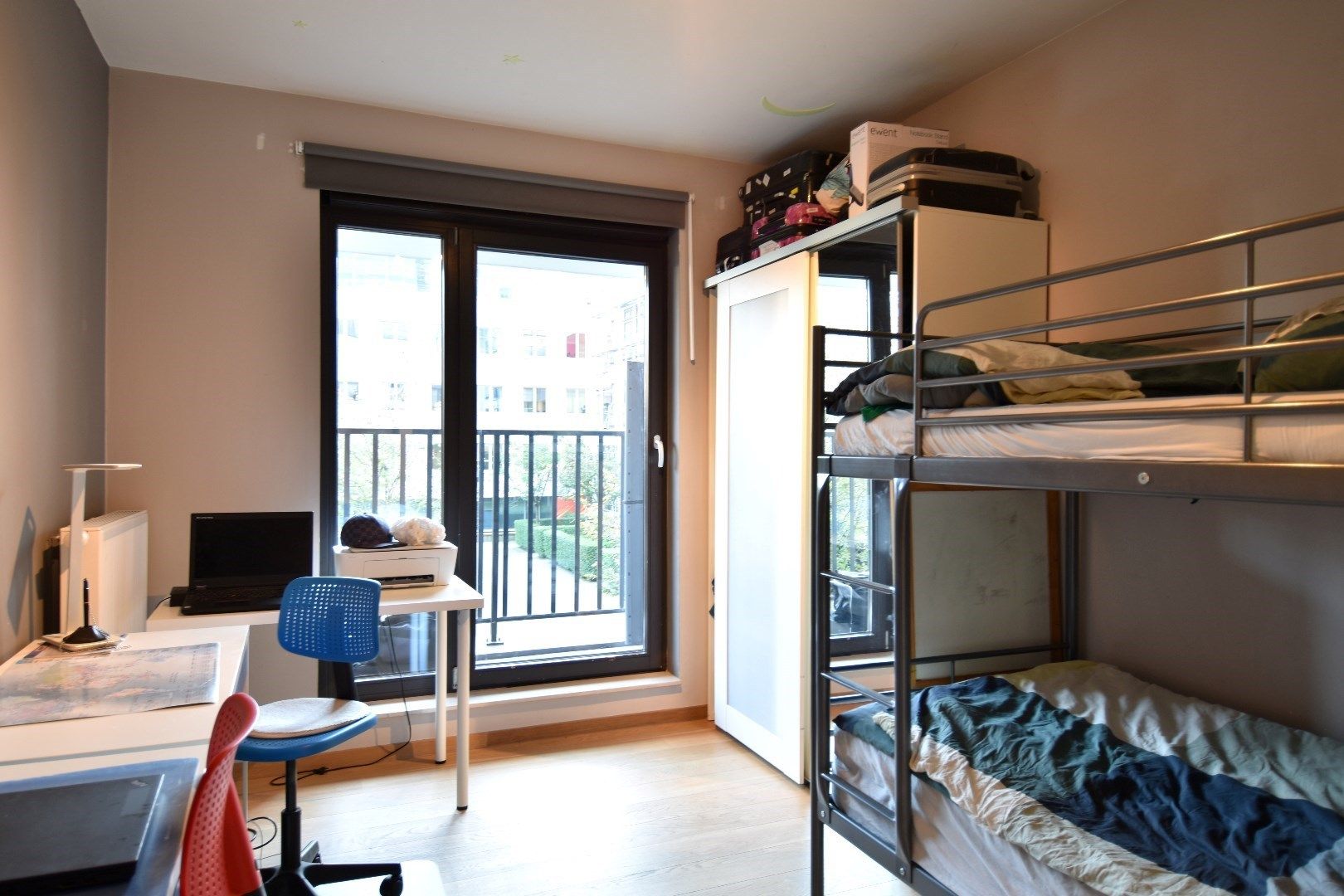 Duplexappartement met 3 slaapkamers, 3 terrassen, ruime autostaanplaats én privatieve berging te Schaarbeek foto 14