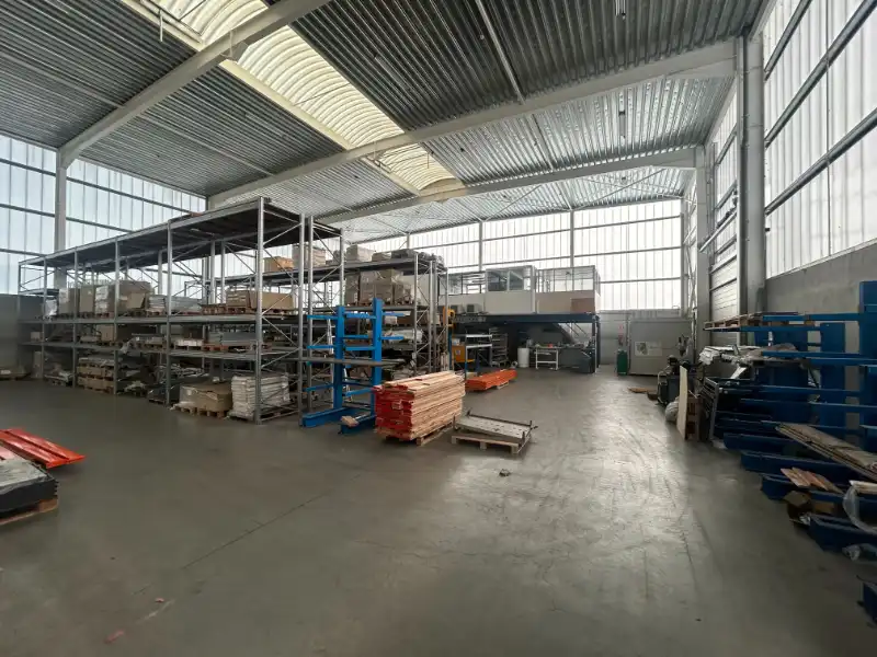 Recent magazijn van 1.062 m² met 2 sectionaalpoorten op toplocatie in Oostakker foto 9