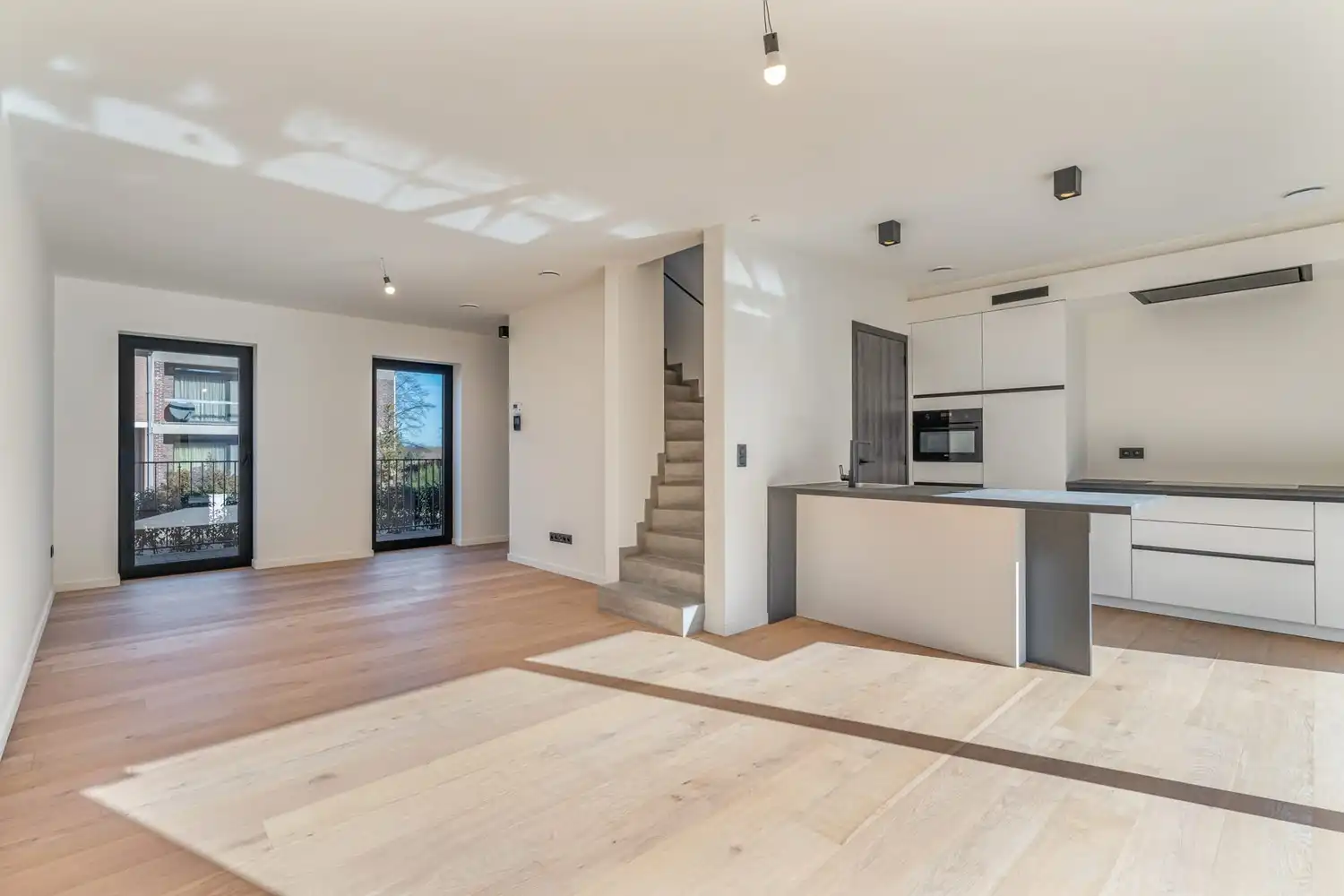 Instapklare nieuwbouw rijwoning met 3 slaapkamers en ruim terras! foto 4