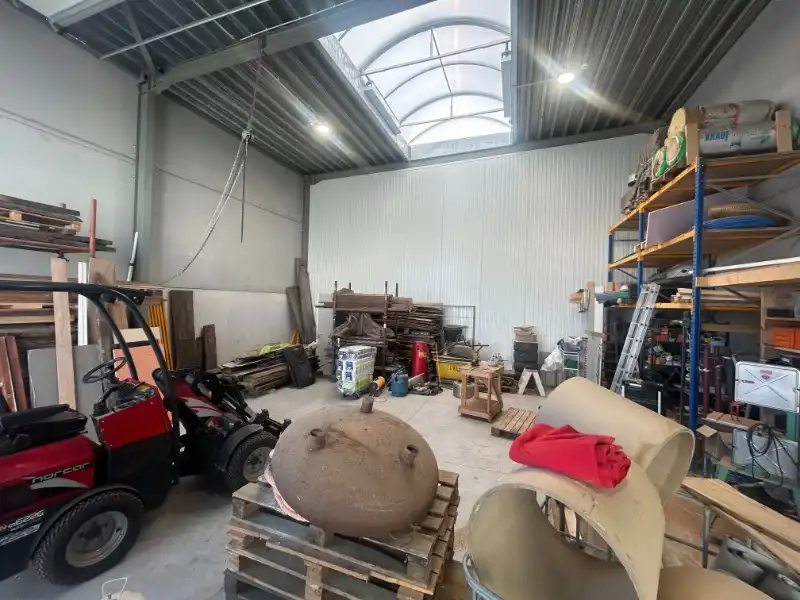 Recent magazijn van 112 m² op toplocatie in Evergem foto 5