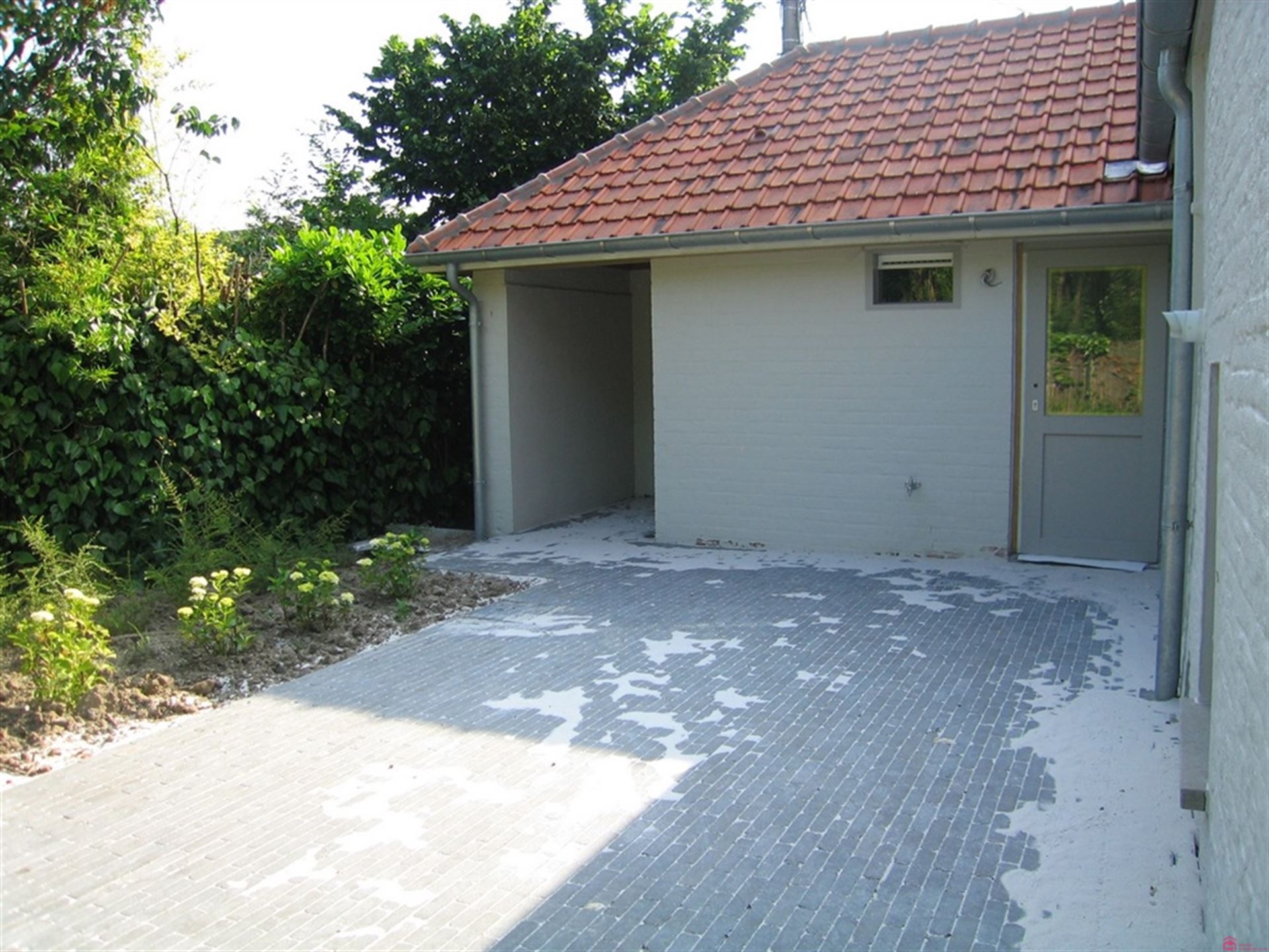 Charmante halfopen woning te Heule foto 9