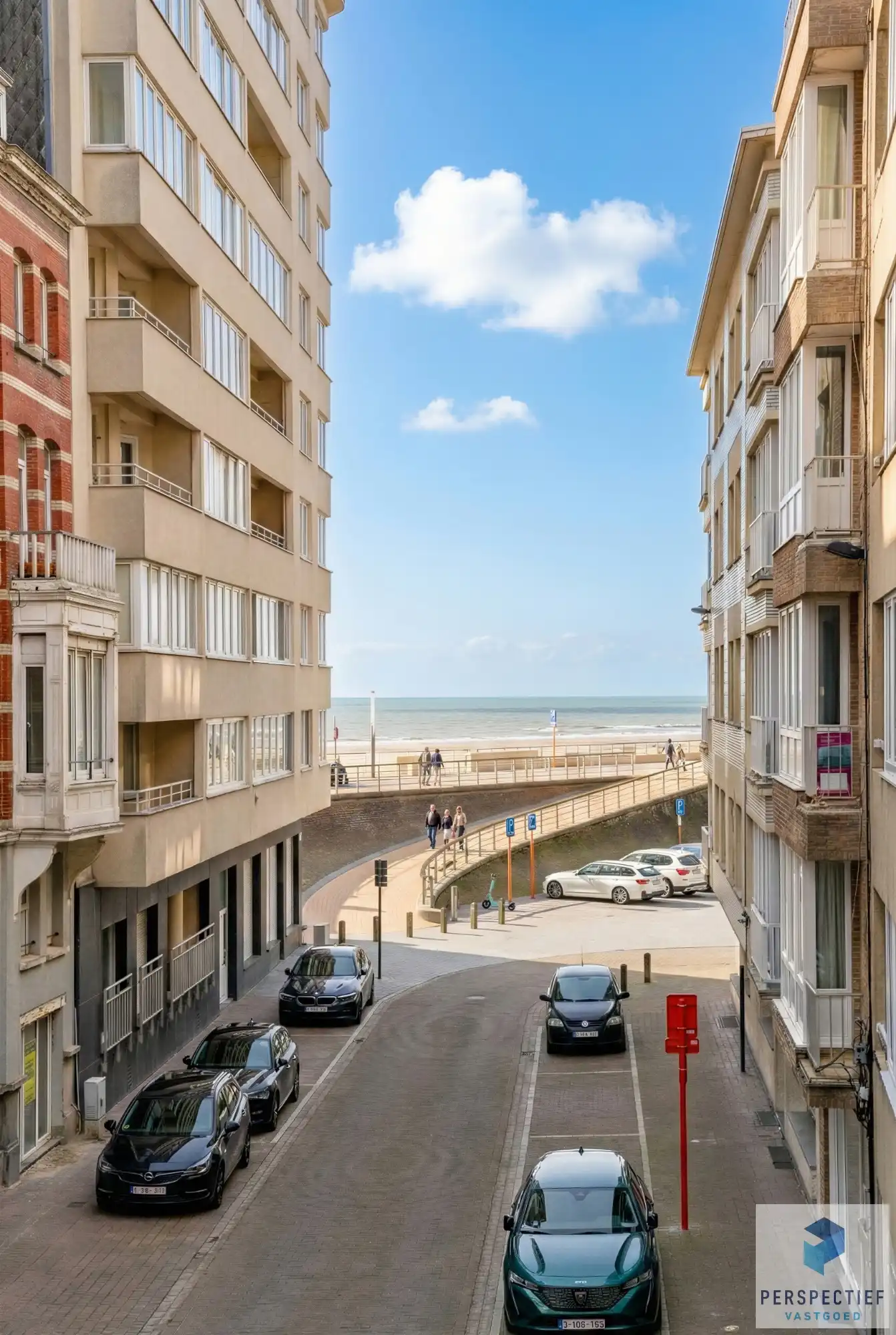 Goed gelegen ruim vernieuwd 2 slaapkamer appartement met grote berging en autostaanplaats foto 19