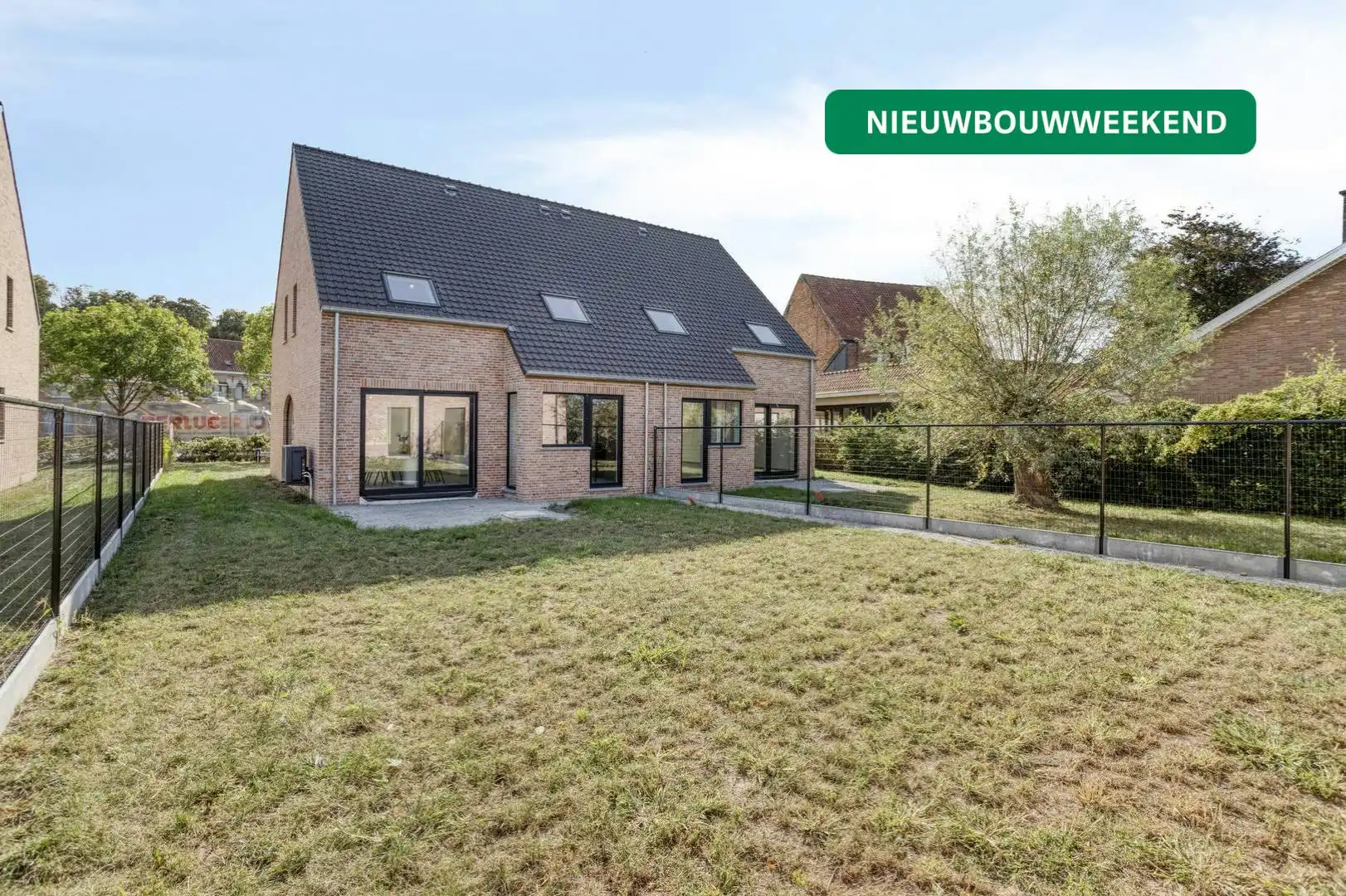 Huis te koop in Elverdinge met 3 kamers en dubbele garage foto {{pictureIndex}}