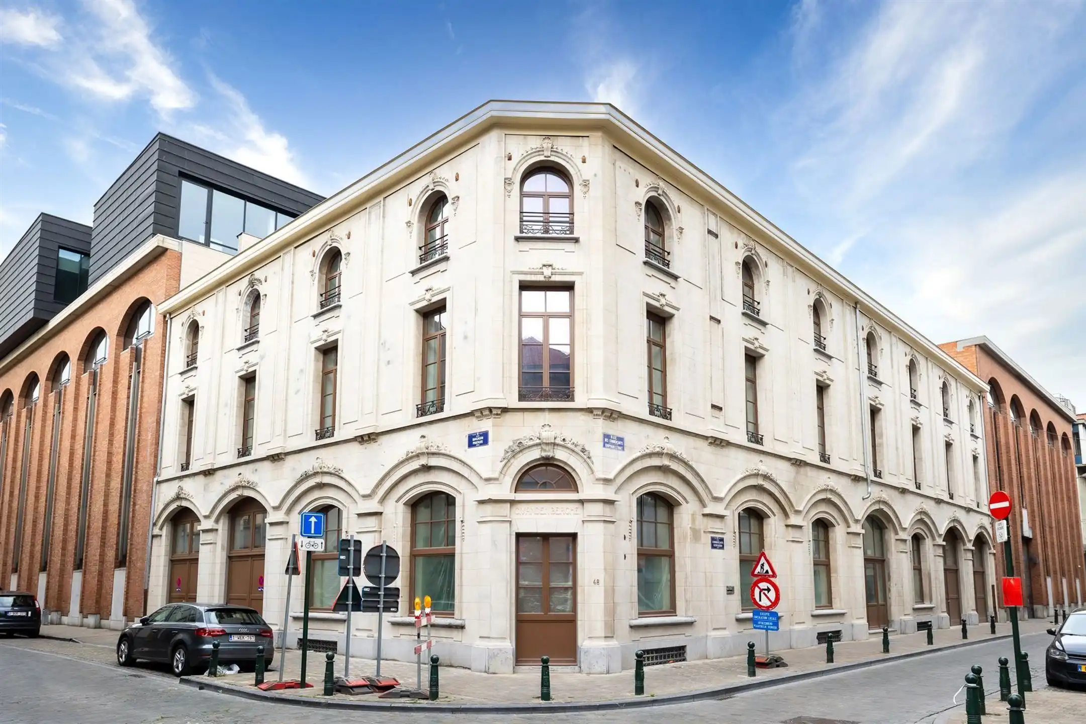 Gemeubileerd studio-appartement alleen voor studenten !!!! foto {{pictureIndex}}
