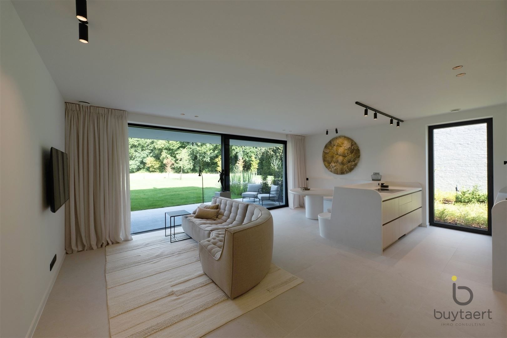 Knap gemeubeld gelijkvloers appartement te 's Gravenwezel met uizicht op natuurgebied! foto {{pictureIndex}}