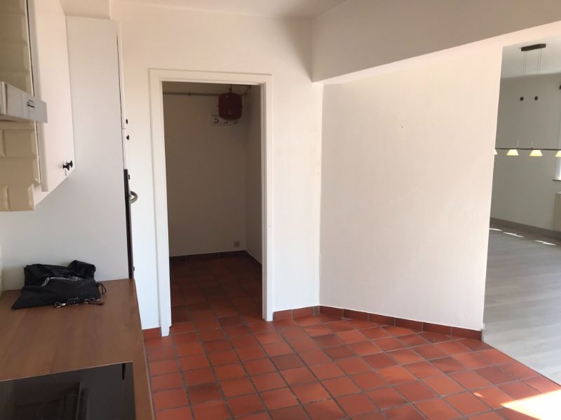 Rustig en zongeoriënteerd 3 slk appartement (153 m²), terras met een groen en weids uitzicht over het Kanaal Gent-Oostende, kelder met private autostaanplaats - op wandelafstand van AZ Sint Jan Campus en op 3 km  van het centrum van Brugge. foto 17