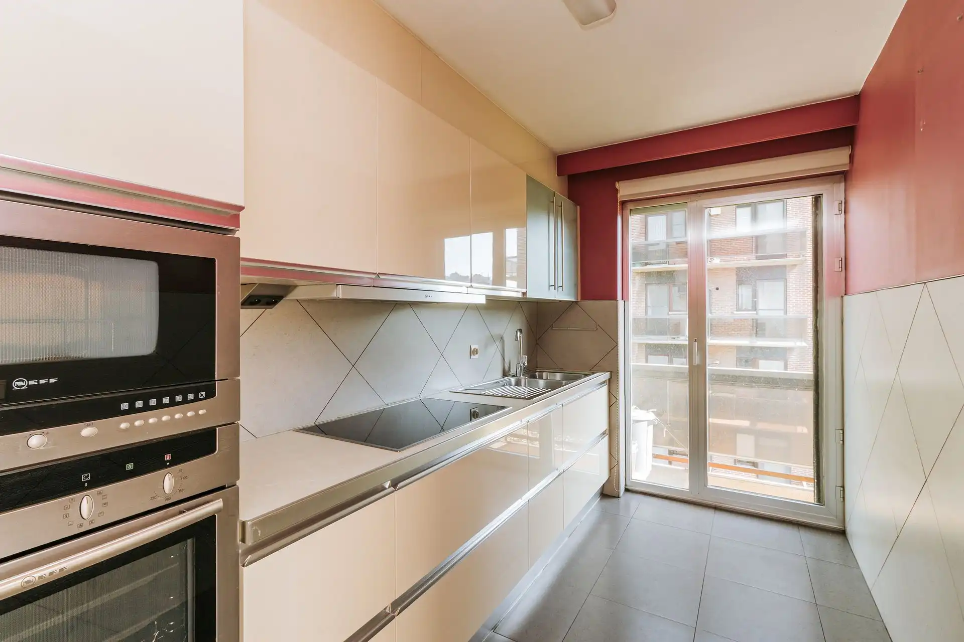 Twee slaapkamer appartement met inpandse autostaanplaats foto 7