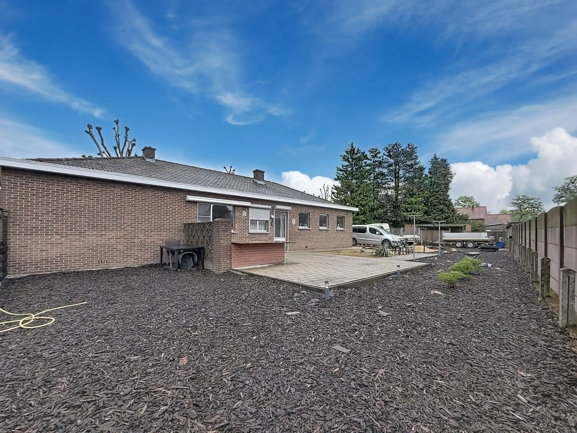 Te renoveren gelijkvloerse woning met 3 slaapkamers op een ruim perceel. foto 15