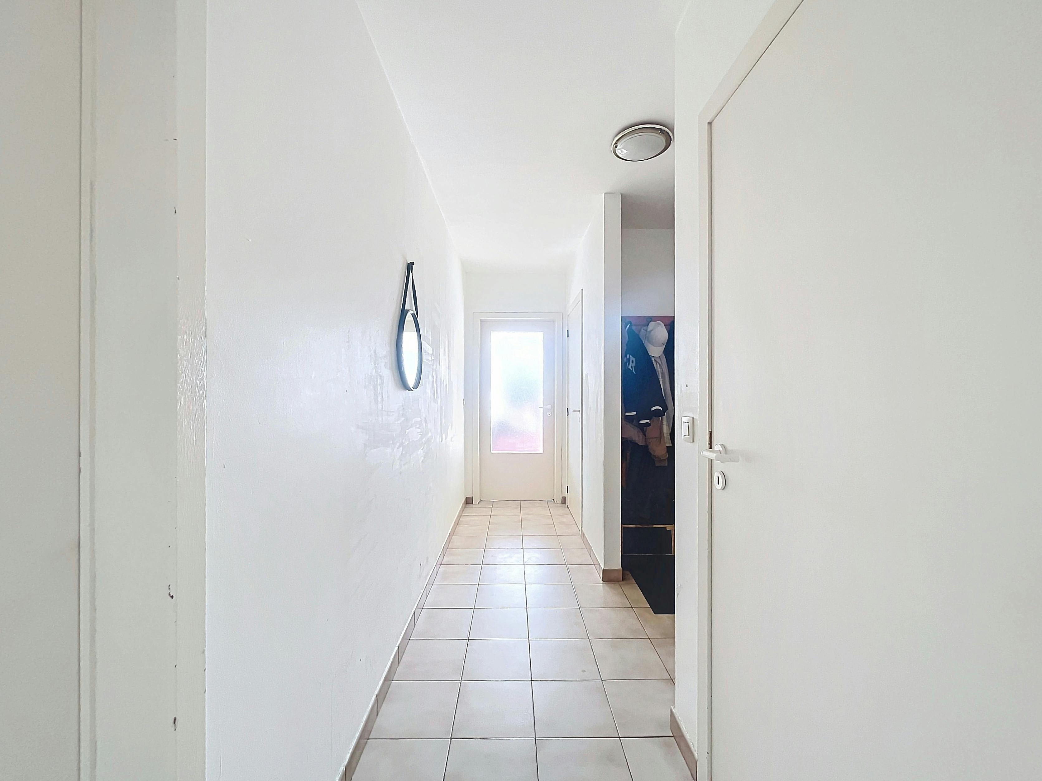Ruim 1-slaapkamerappartement met garagebox! foto 4