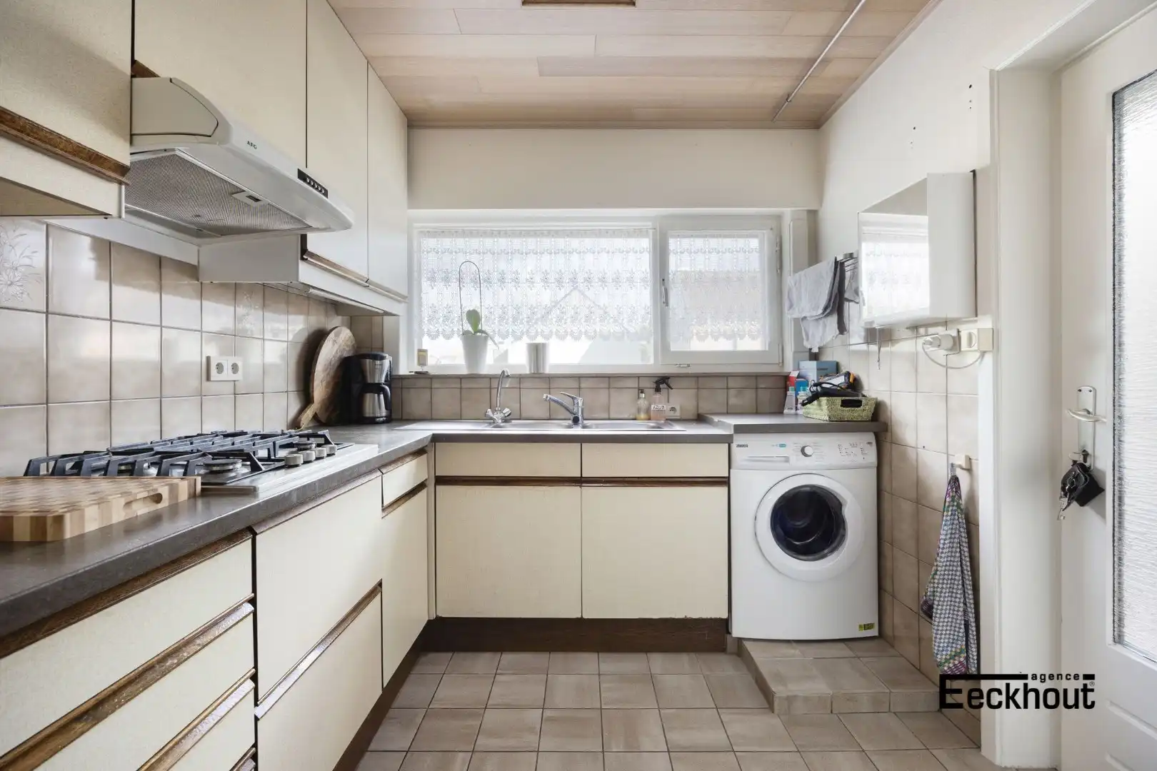 Ruime halfopen woning met tuin en garage aan de Spuikom te Bredene! foto 6