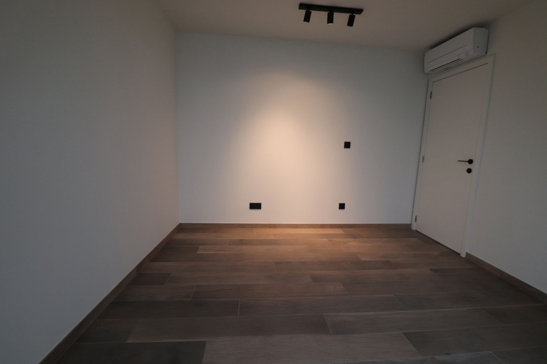 Gerenoveerde loft (2de en 3de verdieping) met terras (ca 28 m²), garage en fietsenberging. foto 17