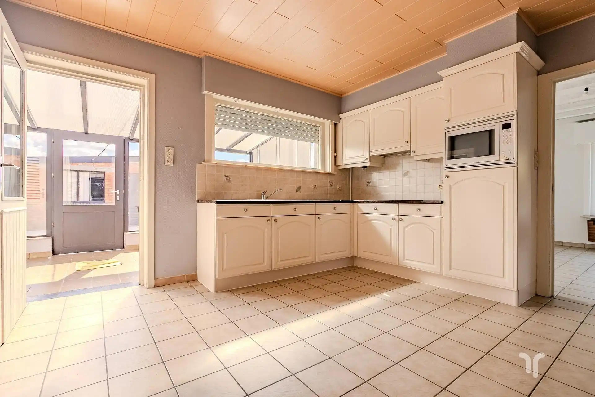 Verzorgde, karaktervolle open bebouwing met 4 slaapkamers met prachtig open zicht. foto 5