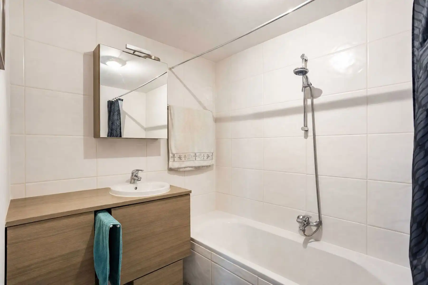 Instapklaar appartement met garage te Burst! foto 16