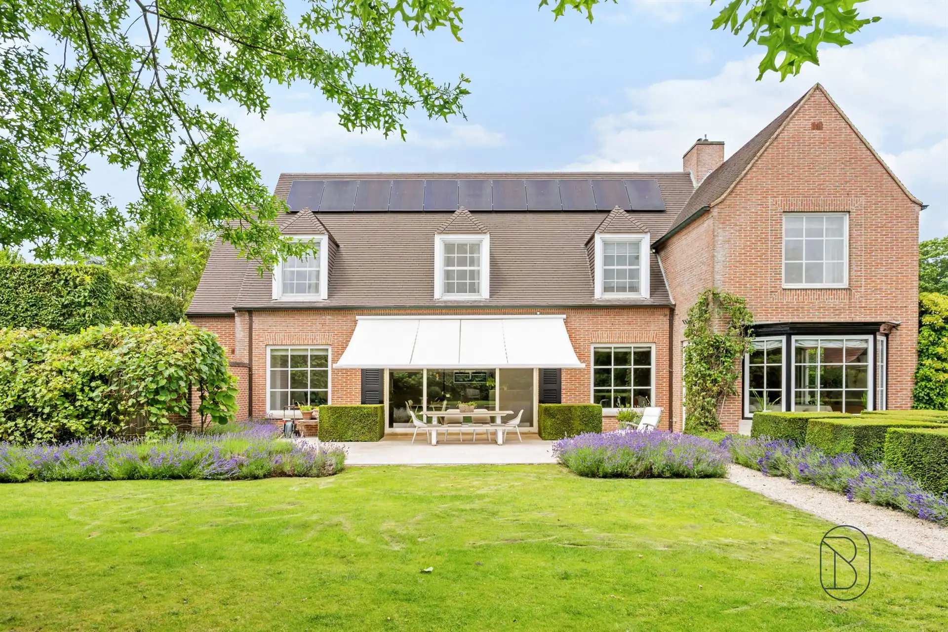 Exclusieve villa met praktijk/kantoor en prachtige tuin foto 3