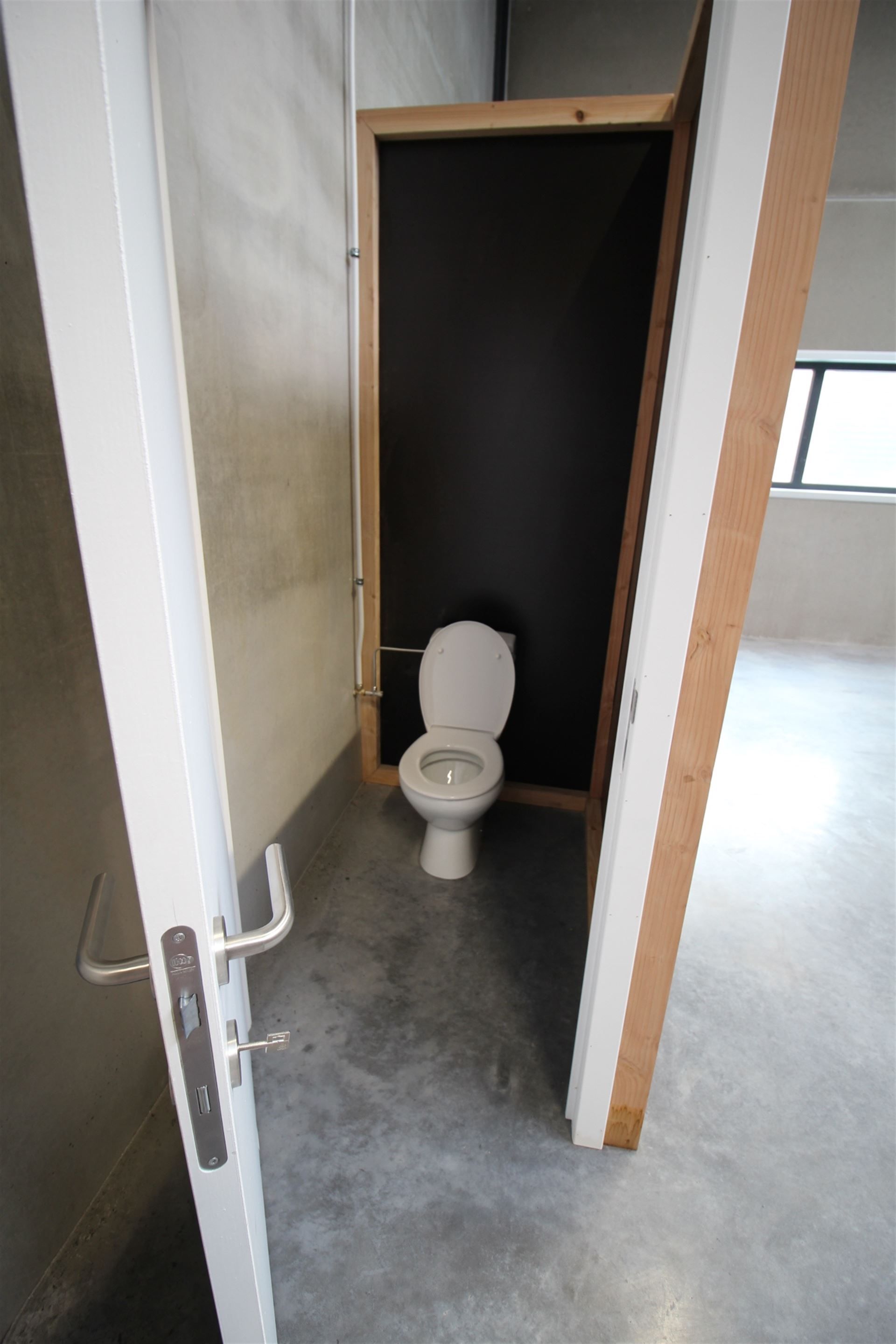 Unit, nieuwbouw, te huur voor opslag of productie. foto 8