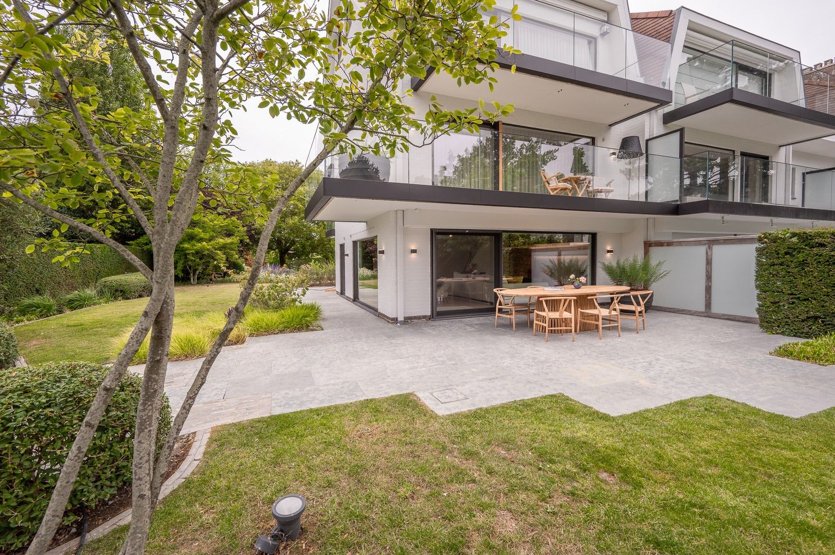 Magnifiek tuinappartement met tuin op het zuid-westen, rustig gelegen in het Zoute. foto 12