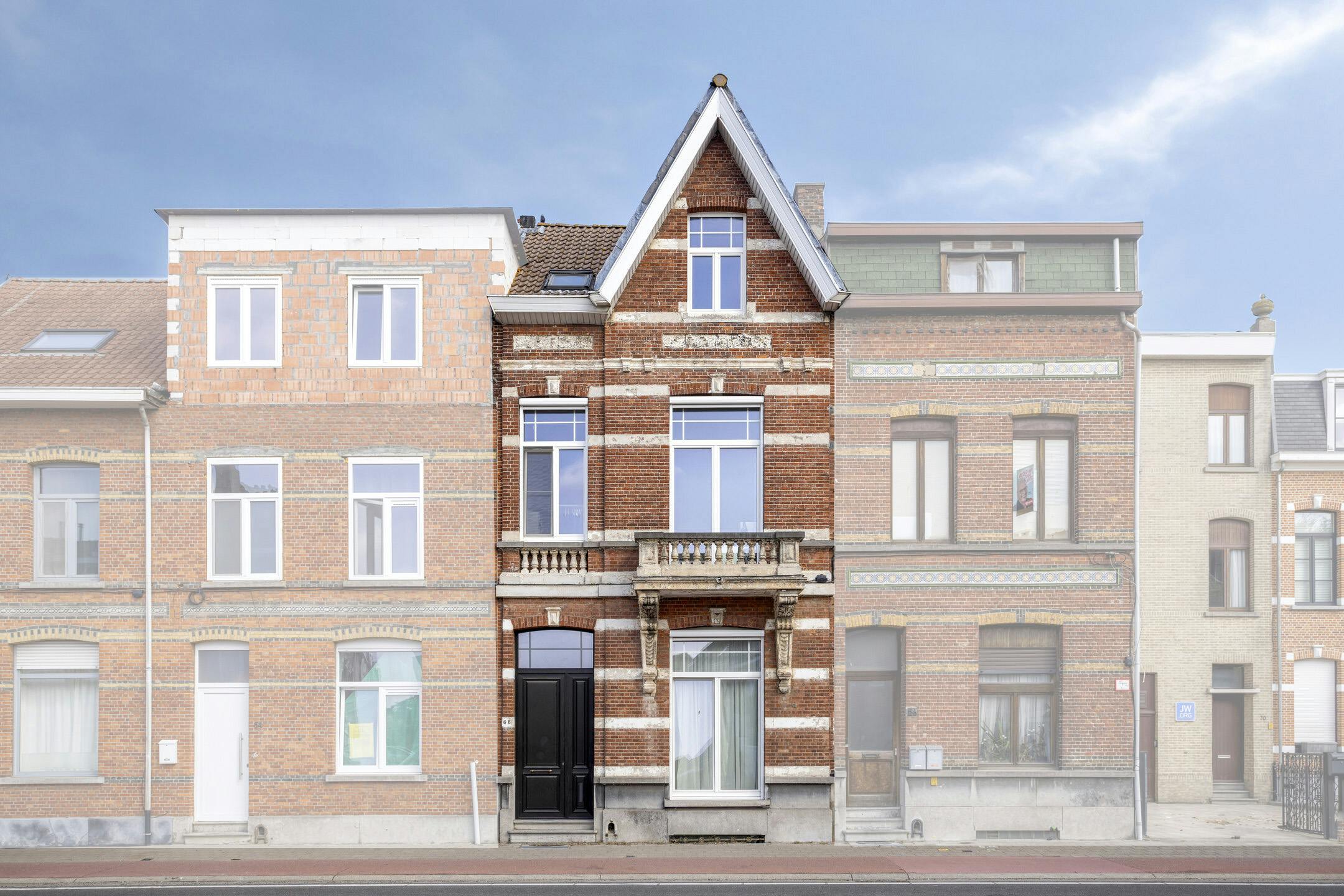 Charmant huis te koop in Merksem aan de Eethuisstraat foto {{pictureIndex}}