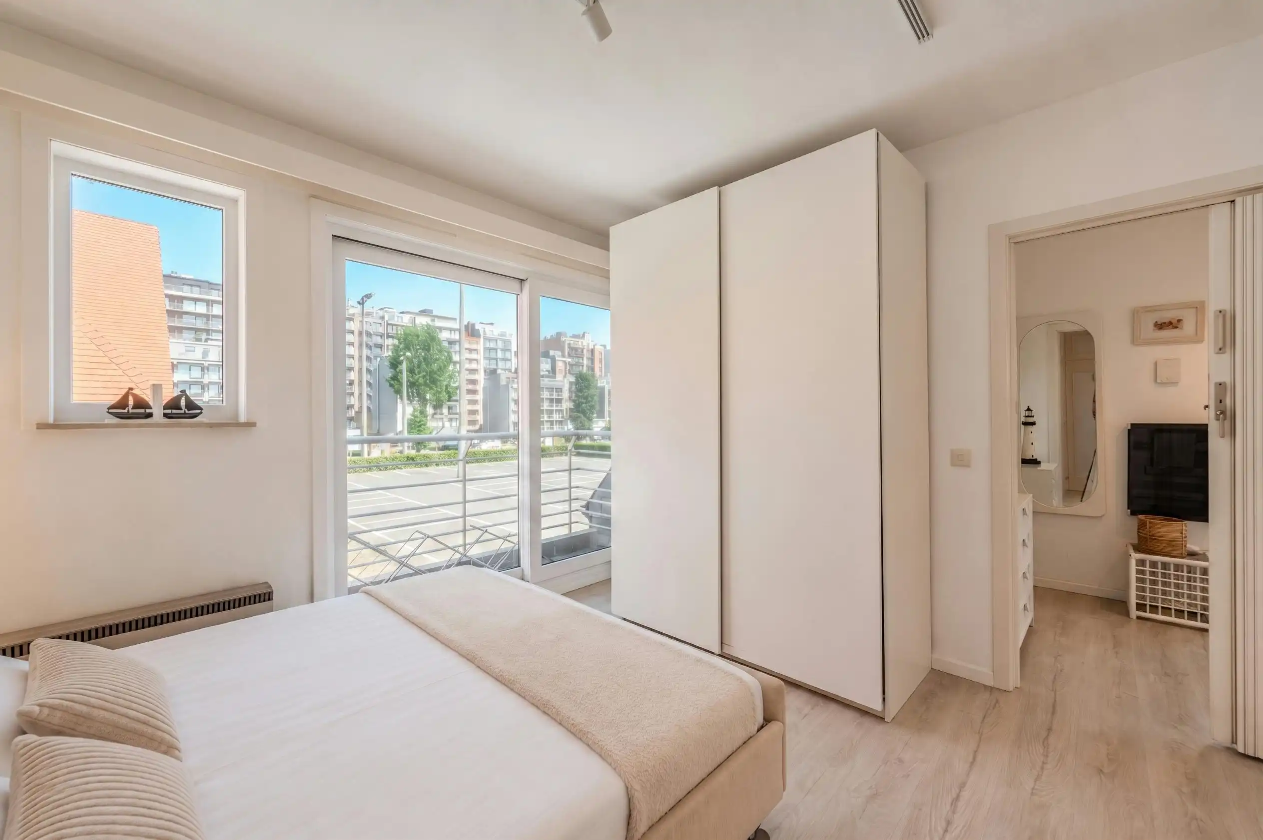 Prachtig gerenoveerd appartement met terras en 2 slaapkamers foto 12