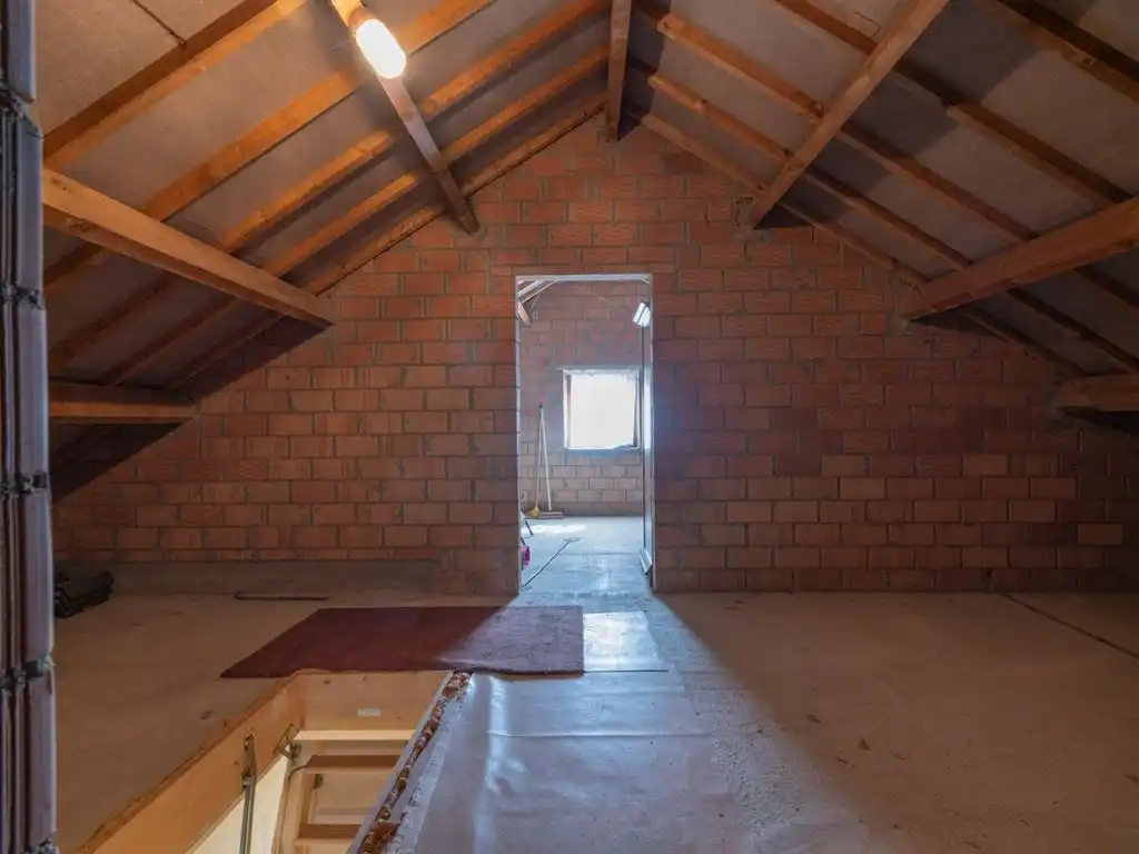 Zeer goed onderhouden vrijstaande woning met veranda en carport foto 32