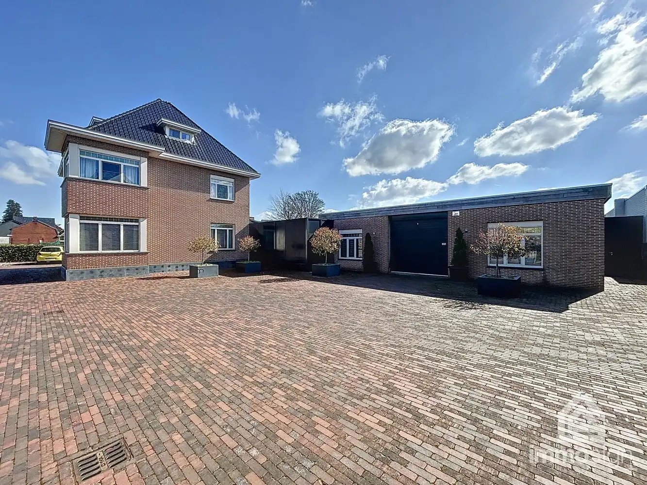 Exclusieve woning voorzien van dubbele garage en bedrijfshal op de Nederlandse grens foto 54