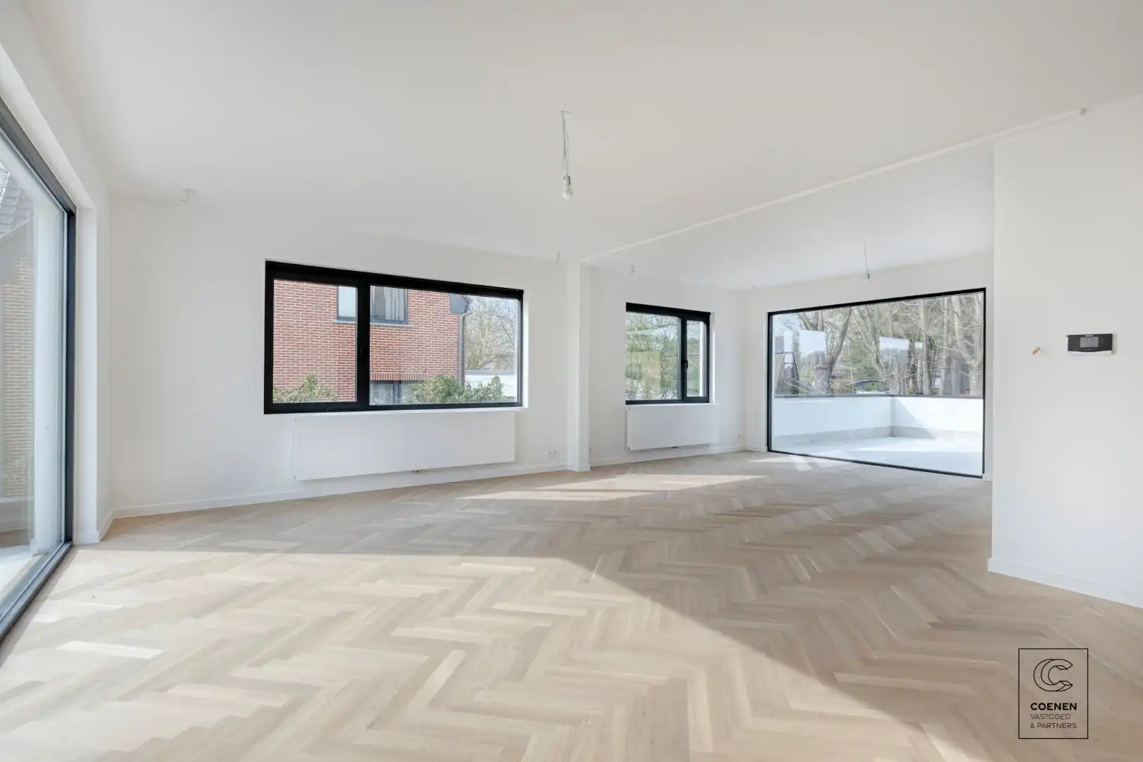 Prachtig gerenoveerde woning met 4 slpk, 2 badkamer en riante tuin op een toplocatie te Rijmenam! foto 6