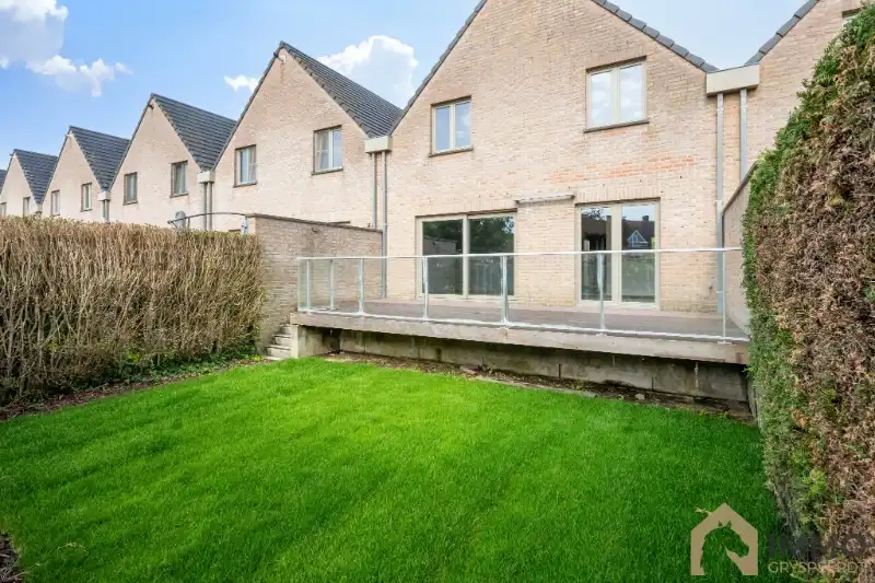 Te koop in Staden – Instapklare energiezuinige gezinswoning met garage, tuin en kelder foto 2