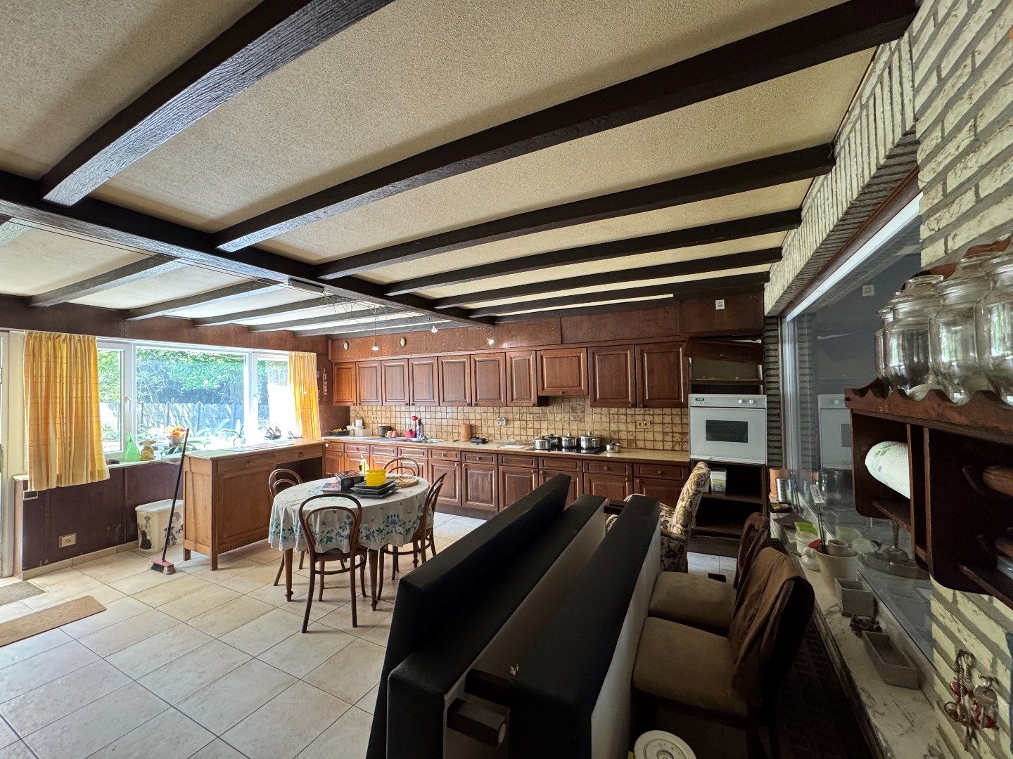 zeer ruime 4-gevelwoning met achterliggend landgebouw gelegen op een mooi perceel van +/- 5952 m² foto 6