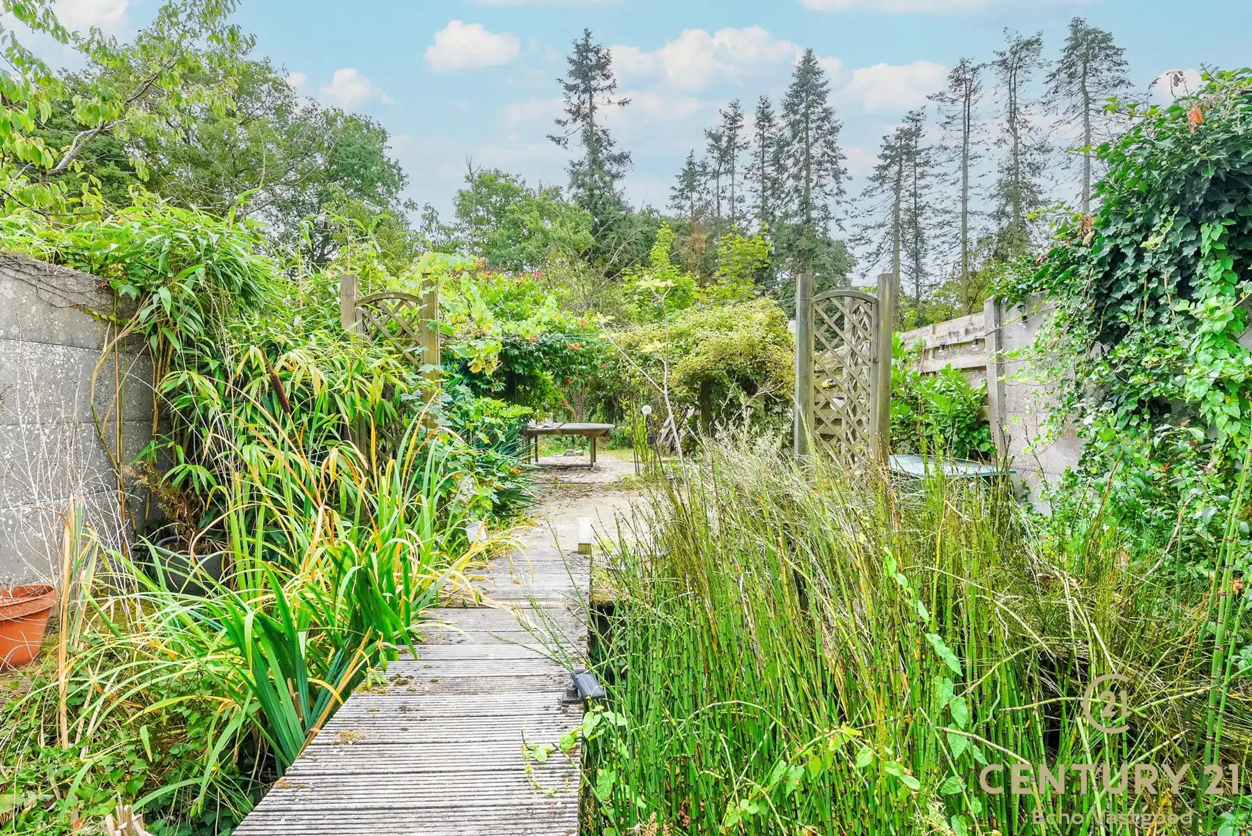 Karaktervolle woning op een idyllische, groene locatie foto 12