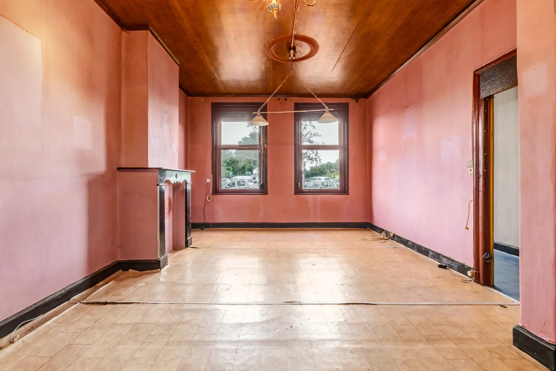 Ruime gezinswoning met 5 slaapkamers nabij centrum foto 4