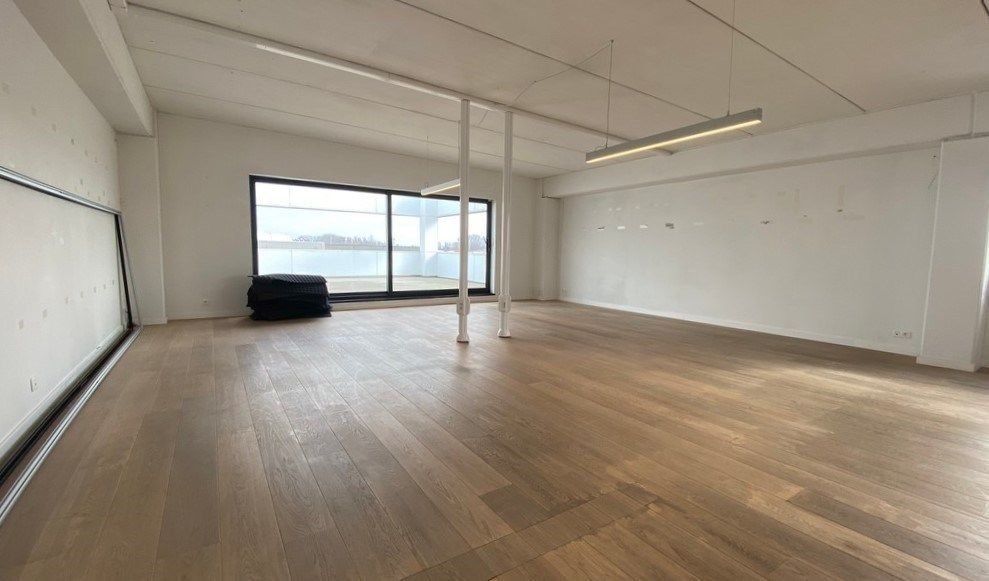 Recent kantoor met groot terras te huur in Kruibeke foto 6