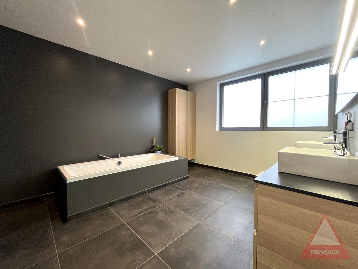 Langemark-Poelkapelle – Instapklare, volledig gerenoveerde woning met garage foto 16