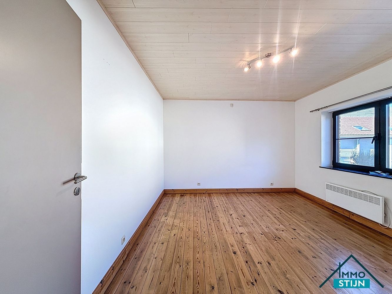 Centraal gelegen woning met garage foto 7