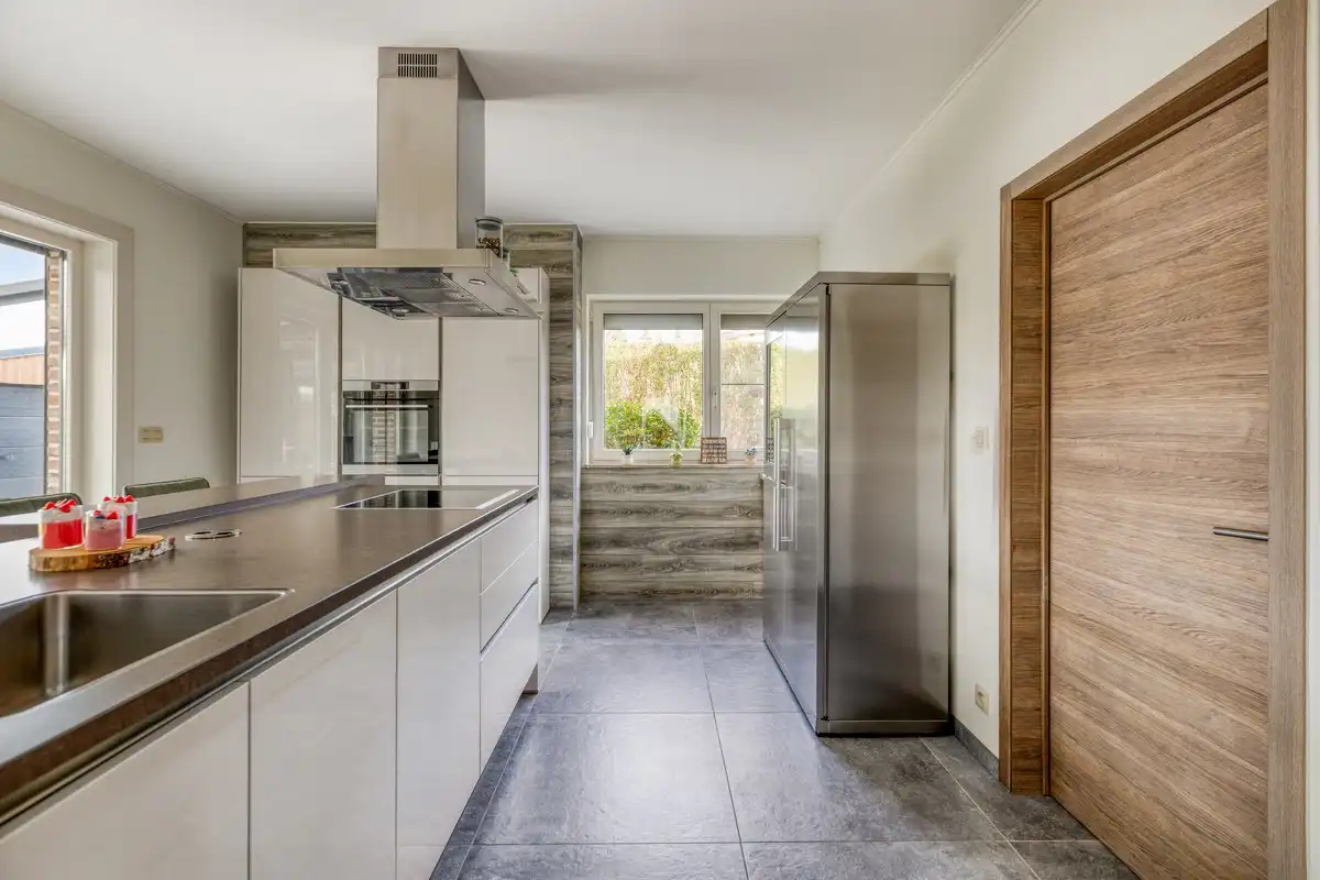 Instapklare villa met 3 slaapkamers, kantoor en garages foto 13