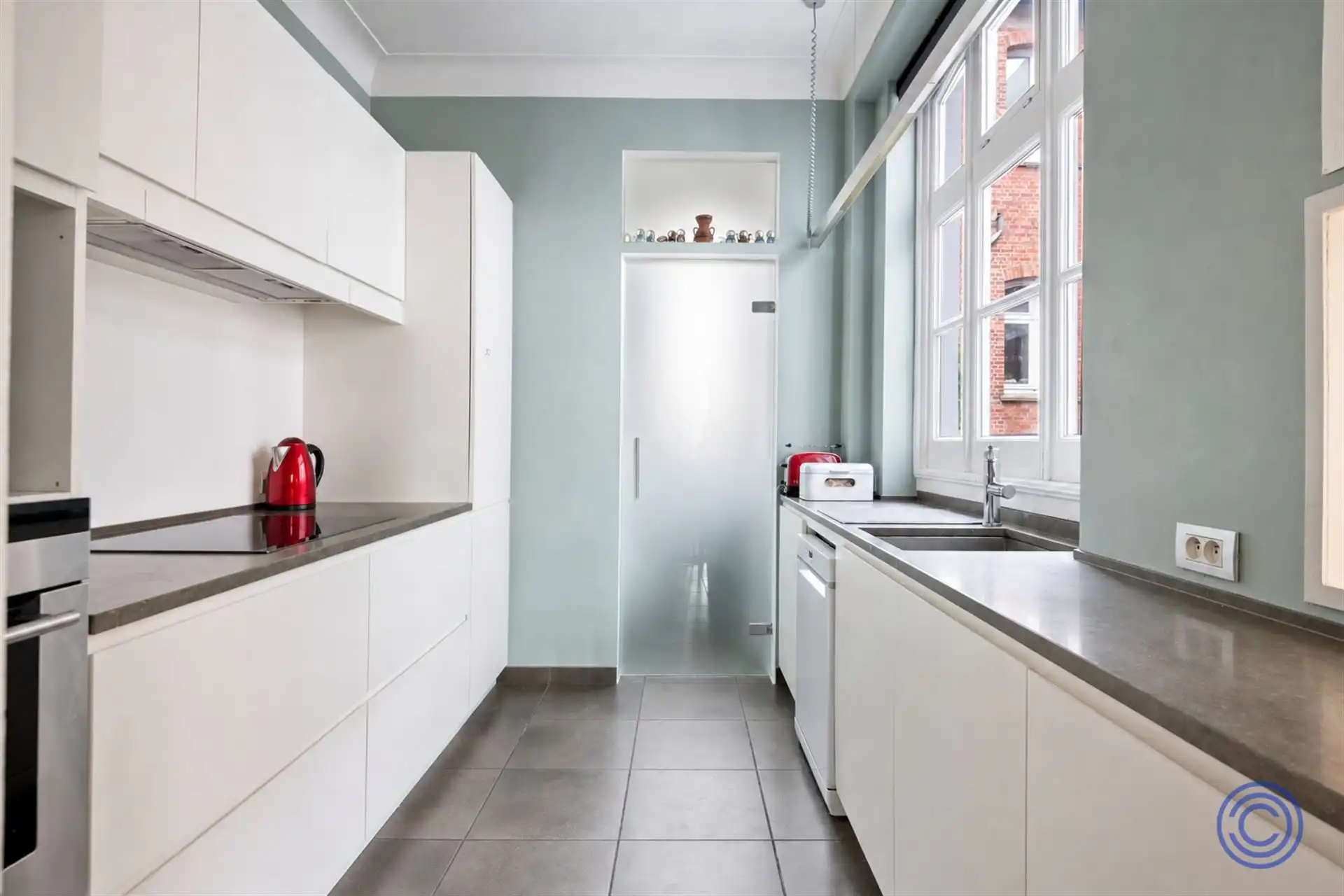 Karaktervol duplexappartement met terras in hartje Zurenborg! foto 10