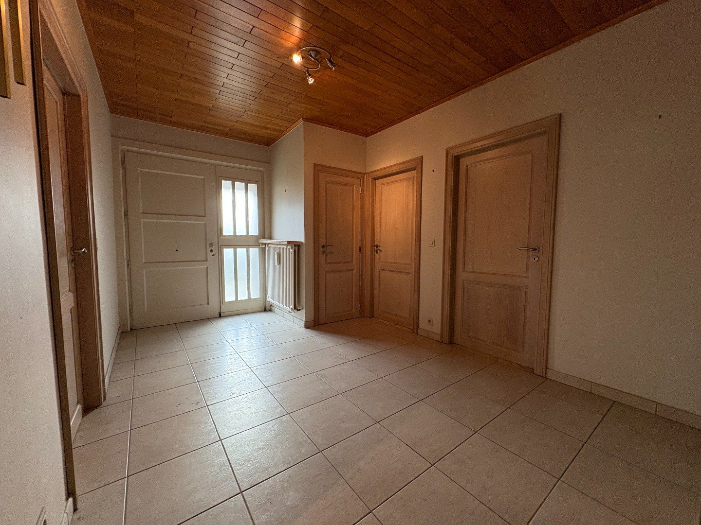 Ruime en goed onderhouden bungalow met zonnige tuin– Elverdinge dorpskern. Opp: 884m². foto 5