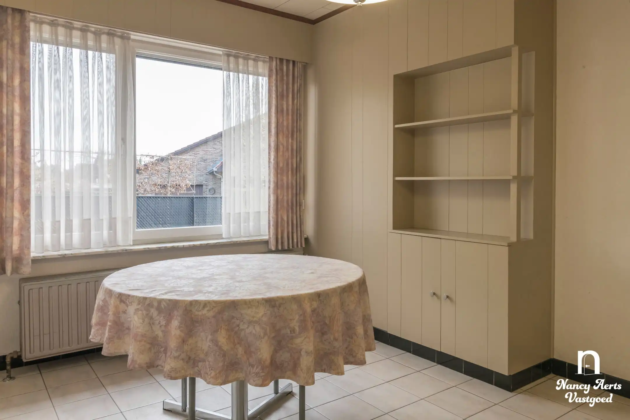 Karaktervolle woning met groene tuin in een rustige straat foto 30