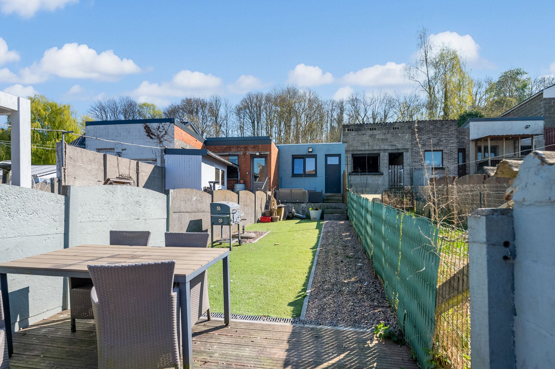 Vernieuwde eengezinswoning met garage en aangelegde tuin foto 10